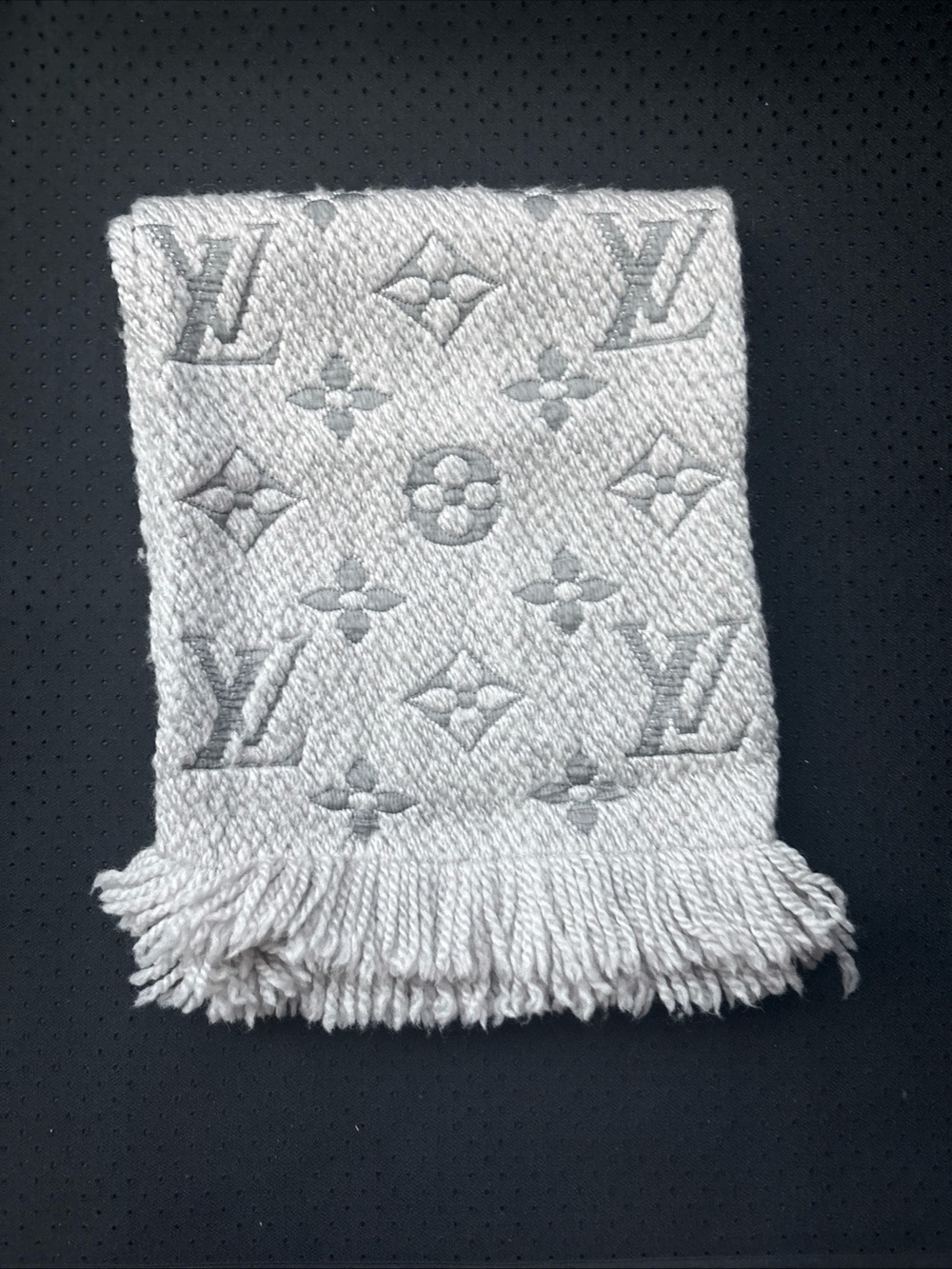 💯 Authentic Louis Vuitton Gray Gris Logomania  Monogram Muffler Scarf